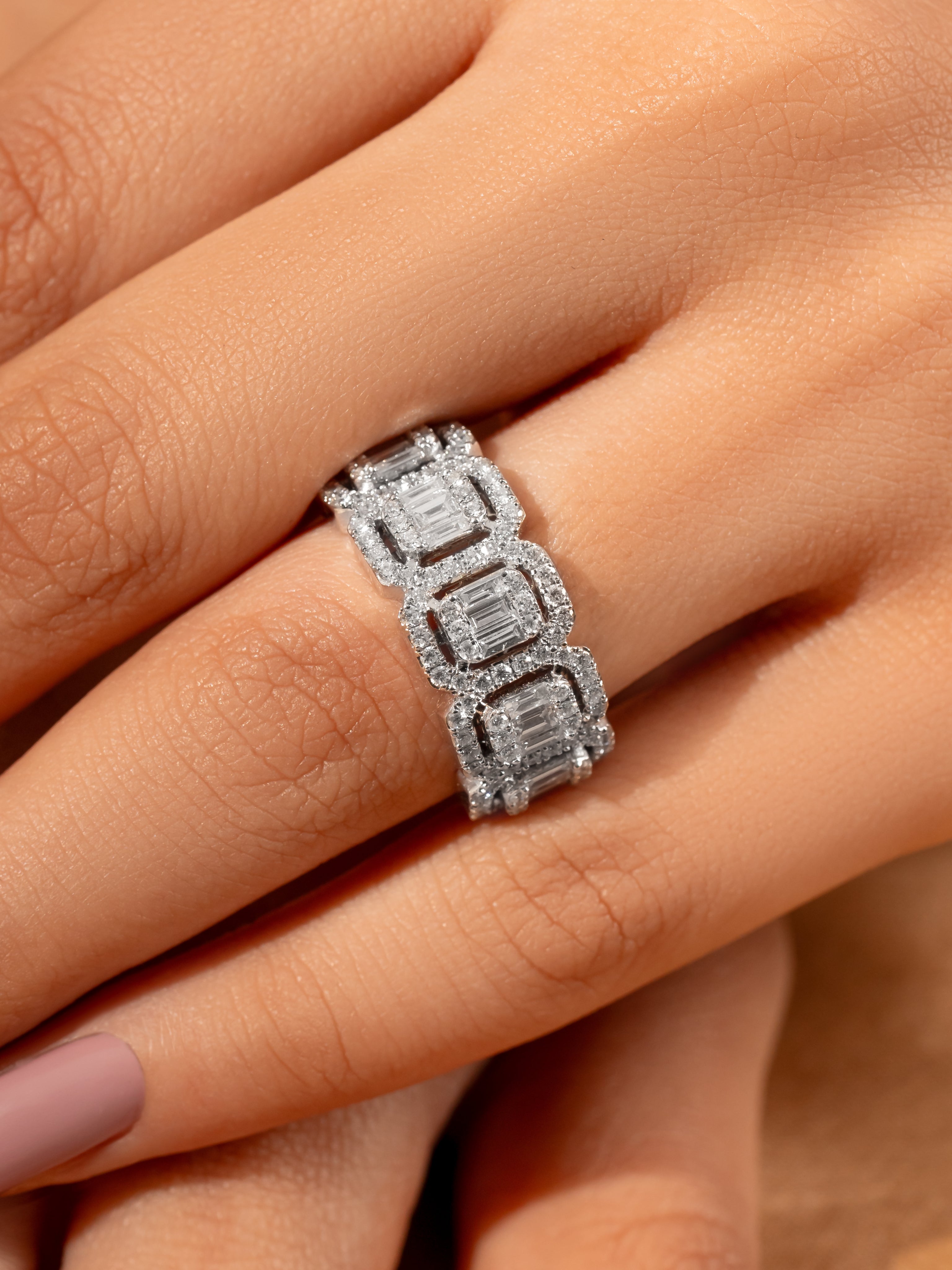 Illussion Buggets Diamond Ring